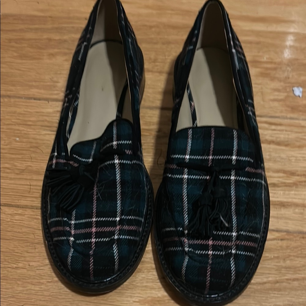 Ann Taylor Green Plaid Tassel Loafers for Women Size 8